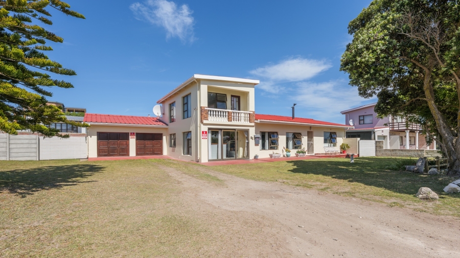 5 Bedroom Property for Sale in Struisbaai Western Cape